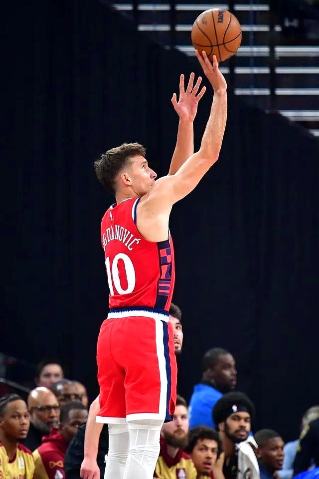 马刺险胜波兰男篮,乔治·希尔制霸全场的简单介绍 马刺险胜波兰男篮,乔治·希尔制霸全场的简单介绍