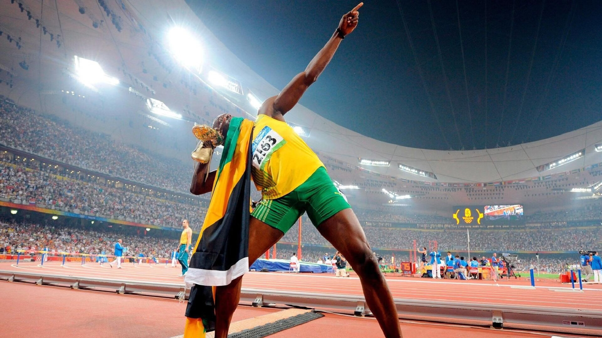 舞台的尺寸，当蒂亚戈在巴萨与里昂的星光照耀下起舞